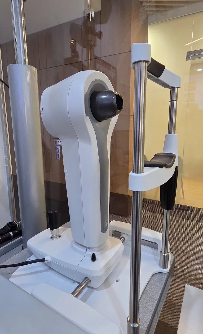 Medmont Meridia corneal topographer for Ortho-K fitting at EMME Visioncare Jelita
